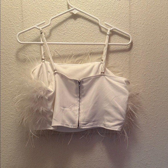 Gianni Bini Women’s White Feathered Crop Top - Picture 2 of 4